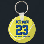 Chaveiro Equipe de Esportes Escolares de Número de Jogador<br><div class="desc">Um alfinete perfeito para fãs,  atletas,  jogadores,  treinadores ou capitães da equipe de tênis. Você pode personalizar o texto para ajustado de quaisquer eventos com este tema esportivo,  seja aniversário,  comemoração do campeonato ou festa vencedora.</div>