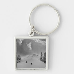 Chaveiro Esquiadores de backcountry em neve fresca