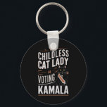 Chaveiro Esta Senhora de Gato Infantil Está Votando Kamala<br><div class="desc">Esta Senhora de Gato Infantil Está Votando Kamala</div>