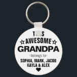 Chaveiro Este Avô Incrível Pertence Ao Dia de os pais<br><div class="desc">Personalizou Este Avô Incrível Pertence Ao Chaveiro Branco Negro Dia de os pais Estrela Personalizá-lo com os nomes dos seus filhos.</div>