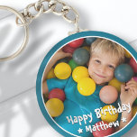 Chaveiro Feliz Aniversário Foto Simples em Estrela<br><div class="desc">Este design simples e moderno é composto por tipografia de serifa e adiciona uma foto personalizada.</div>