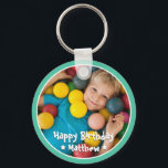 Chaveiro Feliz Aniversário Foto Simples em Estrela<br><div class="desc">Este design simples e moderno é composto por tipografia de serifa e adiciona uma foto personalizada.</div>