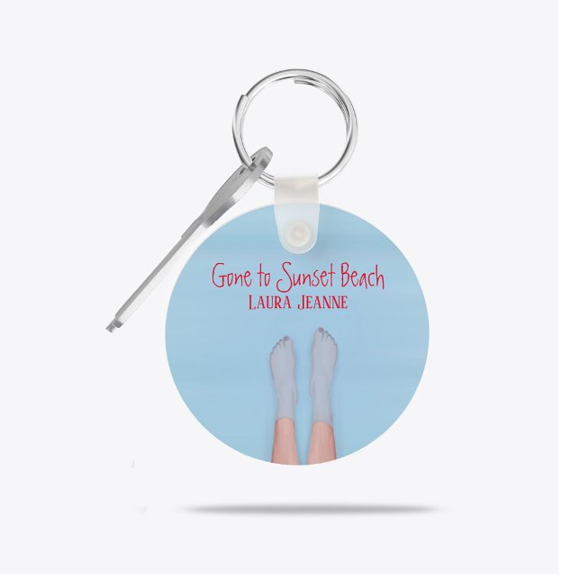 Chaveiro Férias Personalizadas na Praia Costeira Oceânica (Personalized coastal beach keychain with blue ocean water and relaxing seaside vacation vibe.)