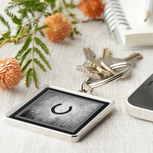 Chaveiro Ferradura em preto e Xadrez (Lateral)