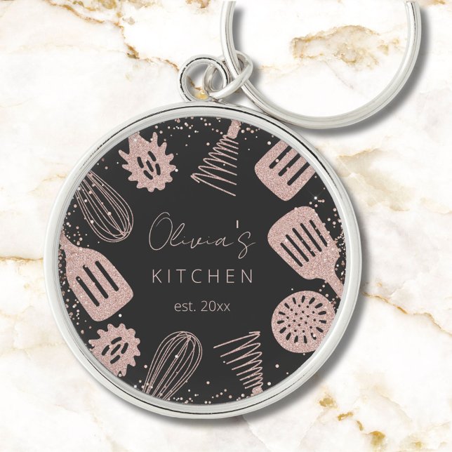 Chaveiro Ferramentas de Cozinha com Brilho em Dourado Rosa  (Close up)