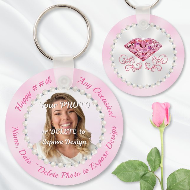 Chaveiro Festa de aniversário feminina favorece adultos, FO (Ideas for goodie bags for adults. Personalized photo keychains. Diamonds and Pearls party theme.)