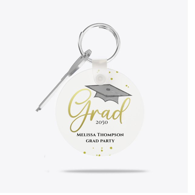 Chaveiro Festa de Formatura Graduado Grad Ouro Script (Gold script graduate design on sleek black background for stylish graduation party favor.)