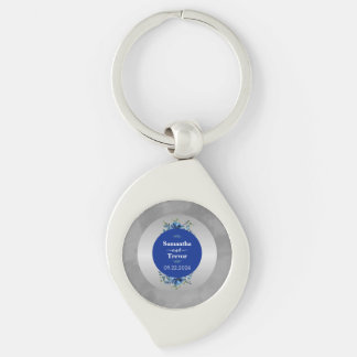 Chaveiro Flores de Prata Metálicas e Elegância Floral