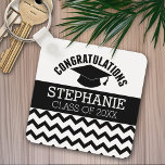 Chaveiro Formando de parabéns - Graduação Personalizada<br><div class="desc">Adicione 2020,  2021 ou qualquer ano para personalizar esta design de capricho. Isto pode ser utilizado para qualquer formando - segundo grau,  universidade,  escola de formando,  escola de medicina ou mesmo escola de comércio.</div>