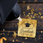 Chaveiro Formando Personalizado Chic de Graduação do Sparkl<br><div class="desc">Elegante chaveiro de graduação de brilho dourado para um segundo grau ou formando universitário com o seu nome de mais velho e classe personalizados no centro. Personalize este belo presente para enviar aos seus amigos.</div>
