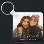 Chaveiro Foto BFF de Bestamigos de Script de Coração Elegan<br><div class="desc">Ofereça aos seus melhores amigos algo memorável, único e bonito como este chaveiro de manutenção de fotos com uma moderna e elegante letra de "melhores amigos" com um coração bonito no centro. Um presente personalizado de na moda e chic para BFFs. (Foto de Omar Lopez no Unsplash. Por favor, substitua-o...</div>