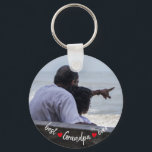 Chaveiro Foto Personalizada do Melhor Avô Nunca<br><div class="desc">Faça seu avô feliz com este chaveiro bonito e moderno "Melhor Avô Nunca". É um presente perfeito para Dia de os pais, aniversário, Natal ou qualquer ocasião para mostrar a ele o quanto você se importa e o ama. Basta adicionar a foto que quiser, e você terá um presente único...</div>