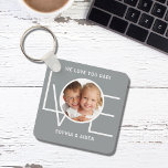 Chaveiro Foto Personalizada Que Amo Você Cinza Dia de os pa<br><div class="desc">Este Pai de Foto do Nós Amávamos Você é decorado com a palavra AMOR em tipografia branca em fundo de cinza na moda. Facilmente personalizável com sua foto e seu nome. Faz um presente de Dia de os pais excelente.</div>