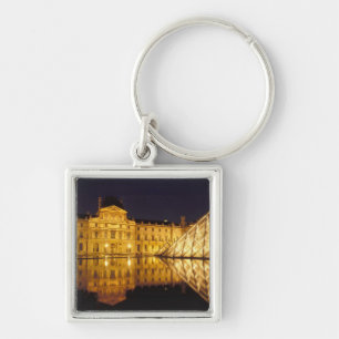 Chaveiro França, Paris, museu Louvre à noite.