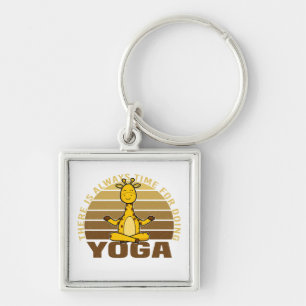 Chaveiro Funny cute giraffe doing yoga. funny yoga poses