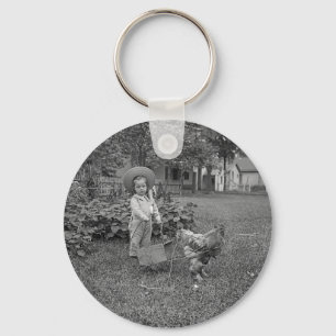 Chaveiro Garota Adorável e Carrinho de Galeria de 1880 no J