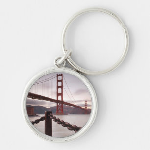 Chaveiro Golden gate bridge contra montanhas