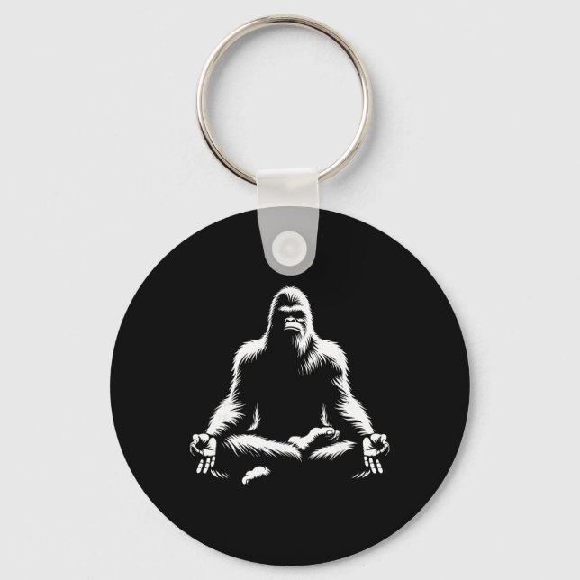 Chaveiro Grande Pose de Yoga Sasquatch Meditação  (Frente)