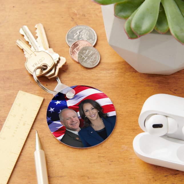 Chaveiro Harris Waltz Foto 2024 - Kamala Harris Tim Waltz (Mesa)