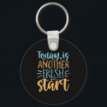Chaveiro Hoje É Outra Cota Motivativa De Início Novo<br><div class="desc">Hoje é mais um novo começo. Design de slogan inspiracional e motivacional para aqueles prestes a começar com dieta ou jouney malhação. Essa bela mercadoria da tipografia é excelente de reiniciar a resolução do novo ano e começar de novo. Espalhar boas vibrações, atitude positiva, palavras de sabedoria e inspirar os...</div>