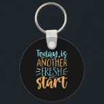 Chaveiro Hoje É Outra Cota Motivativa De Início Novo<br><div class="desc">Hoje é mais um novo começo. Design de slogan inspiracional e motivacional para aqueles prestes a começar com dieta ou jouney malhação. Essa bela mercadoria da tipografia é excelente de reiniciar a resolução do novo ano e começar de novo. Espalhar boas vibrações, atitude positiva, palavras de sabedoria e inspirar os...</div>