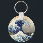 Chaveiro Hokusai A Cadeia De Chave De Onda De Excelente<br><div class="desc">Hokusai A cadeia de chaves de onda do Excelente. Impressão japonês de madeira entre 1830-1833. Uma das mais famosas trabalhos de arte japonesas do mundo, Hokusai's The Excelente Wave off Kanagawa é a primeira entrada em suas Trinta e Seis Vistas do Monte Fuji. A própria montanha pode ser vista ao...</div>