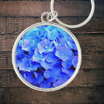 Chaveiro Hydrangea Blues<br><div class="desc">Eu assisti a essas drangas azuis-azuis se aprofundando do início do verão ao médio-verão. Seus azuis eram um pouco tímidos no início, apalpados de branco, azul-céu, ou rosa, e então de repente eu percebi quão profundas suas cores se tornaram. Penso no azul de córnflor ou no céu profundo de verão...</div>