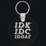 Chaveiro IDC IDGAF Funny Sarcasage Vintage Tipo de Retro<br><div class="desc">Vintage Retro IDC IDGAF. Vintagem engraçada, sarcástica e design retrógrada para aqueles que apreciam humor, sarcasmo, trocadilho, piadas e ditado sarcástico espirituoso. Esta mercadoria legal e intransigente da tipografia é excelente de espalhar diversão e rir. Slogan de excelente para expressar seu sentimento rabugento depois de lidar com alguns tolos e...</div>