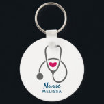 Chaveiro Ilustração do estetoscópio de enfermagem de Cinza<br><div class="desc">Um chaveiro personalizado com "Enfermeiro" escrito em uma fonte legal de script. Um pouco de coração rosa e uma simples ilustração estetoscópica de cinza.</div>
