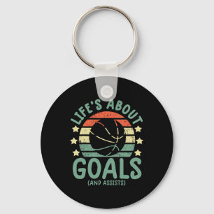 Chaveiro Jovens de basquetebol se animam com metas e ajuda