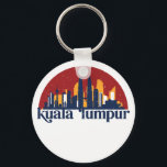 Chaveiro Kuala Lumpur Malásia Retro City Skyline Cityscape<br><div class="desc">Design com lindas linhas do horizonte, atração turística e arte de paisagem urbana, arranha-céu Legal e ilustração da silhueta de construção para turistas e viajantes. Perfeito como lembrança para trazer de volta para casa quando viaja pelo mundo. Guarde a memória do seu viagem e as suas férias com a família...</div>