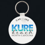 Chaveiro Kure Beach North Carolina Nome Distinto<br><div class="desc">Este design apresenta um efeito abraçador, azul-esverdeado, em tipografia angustiada, com espaço para adicionar seu próprio nome ou mensagem. Clique no botão personalizar para obter mais opções para adicionar texto! Variações deste design, cores adicionais, além de coordenar produtos estão disponíveis em nosso compro, zazzle.com/doodlelulu*. Entre em contato conosco se precisar...</div>