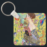 Chaveiro Lady with Fan, por Gustav Klimt, Vintage Japonism<br><div class="desc">Lady with Fan (1918) de Gustav Klimt é uma pintura de retrato de arte vitoriana do simbolismo das belas artes. Uma linda morena segurando uma fã oriental. O fundo temático floral japonês do ouro é cheio de flores exóticas florescentes, pavões e outras aves com asas estendidas. Sobre o artista: Gustav...</div>