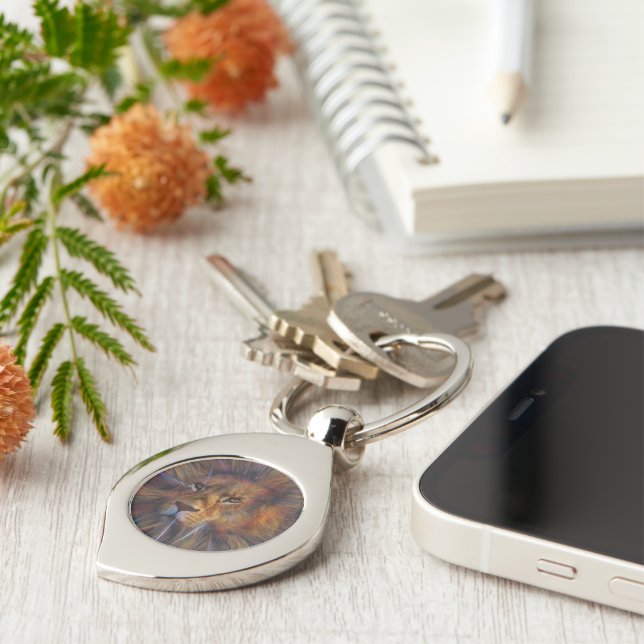 Chaveiro Leão no anel de teclas metálicas da galeria (Lateral)