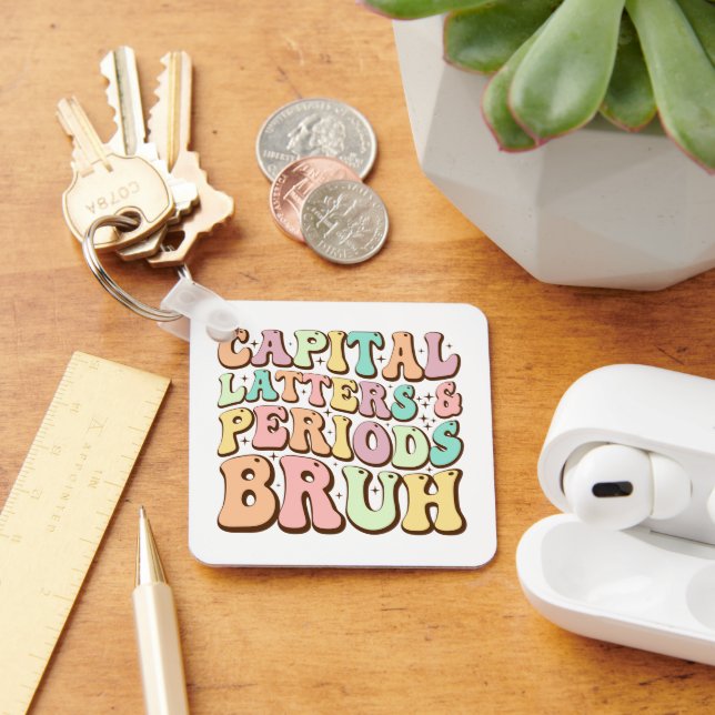 Chaveiro Letras Maiúsculas E Pontos Bruh Professor De Inglê (Mesa)