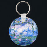 Chaveiro Lírios de Água Rosa Monet<br><div class="desc">Um chaveiro com um botão de lírios cor-de-rosa monet com lindos lírios de água rosa flutuando em um lago azul calmo com almofadas de lírios. Um presente de Monet excelente para fãs do impressionismo e da arte francesa. Inimpressionismo sereno na natureza com lindas flores e paisagem de lagoas cênicas.</div>