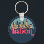 Chaveiro Lisboa Portugal Cidade de Skyline Vintage<br><div class="desc">Design com lindas linhas do horizonte, atração turística e arte de paisagem urbana, arranha-céu Legal e ilustração da silhueta de construção para turistas e viajantes. Perfeito como lembrança para trazer de volta para casa quando viaja pelo mundo. Guarde a memória do seu viagem e as suas férias com a família...</div>