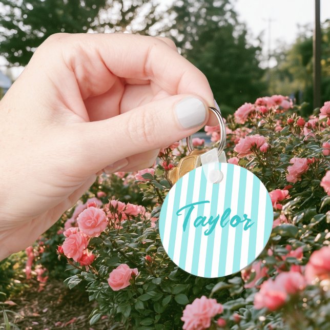 Chaveiro Listras de Cabana em Turquesa Claro e Branco (Pale Turquoise and White Cabana Stripe Keychain)