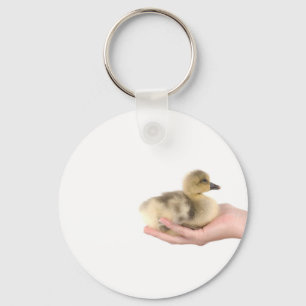 Chaveiro little goose in one hand