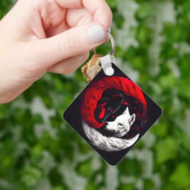Chaveiro Lobo Branco Vermelho Lua Carmesim (Mão)