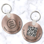 Chaveiro Logotipo personalizado Rosa de código QR Dourado<br><div class="desc">Chaveiro de promocional moderno para sua empresa ou organização com um fundo metálico falso de rosa de ouro escovado. Adicione seu logotipo, insira o endereço de URL do seu site para criar um código QR digitalizável e adicione duas linhas de texto personalizado, como o nome da sua empresa, o slogan...</div>
