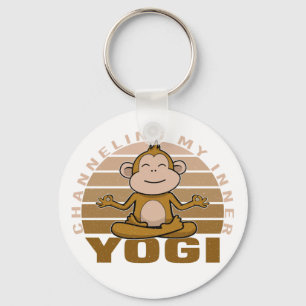 Chaveiro Macaco giro engraçado fazendo yoga. poses engraçad
