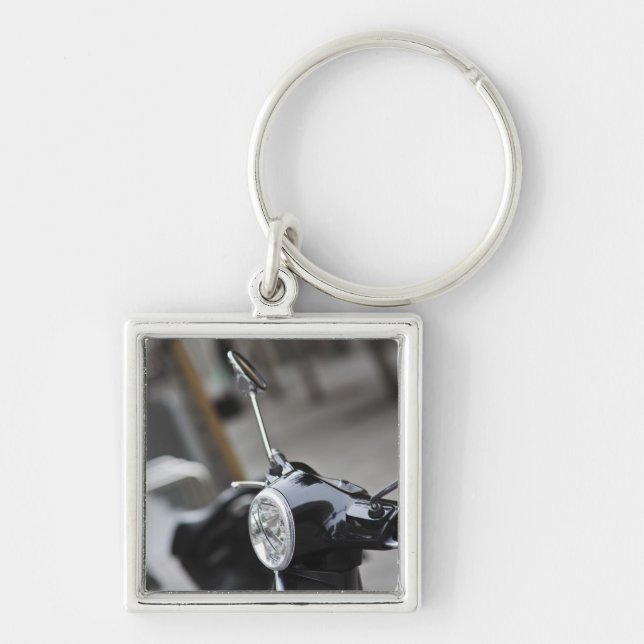 Chaveiro Madrid, patinete Vespa preto (Frente)