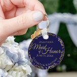 Chaveiro Madrinha de casamento Marinho de presente azul e D<br><div class="desc">Estas chaveiros são projetadas para oferecer como favores à Madrinha de casamento na sua festa de casamento. Eles apresentam um design simples, mas elegante, com um fundo azul marinho, texto dourado e uma borda de renda floral de folha de ouro. Uma maneira perfeita de obrigado da sua Madrinha de casamento...</div>