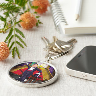 Chaveiro Mago executando truque mágico no palco