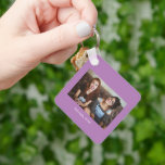 Chaveiro Manutenção de Fotografias Minimalista e Simples La<br><div class="desc">Lavanda de Natal simples,  roxo e minimalista branco,  que mantém a chaveiro de Natal,  um belo presente personalizado para amigos,  família,  casal,  namorada,  namorado,  colega de trabalho,  chefe e muito mais.</div>