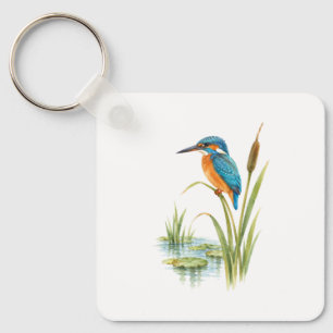 Chaveiro Martim-pescador num caniço junto a um lago