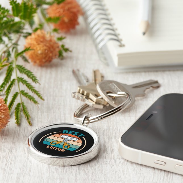 Chaveiro Melhor Editor - Estilo Retroativo Premium Round (Lateral)