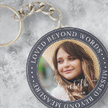 Chaveiro Memorial Amava Além Das Palavras Foto Chic Elegant<br><div class="desc">Este design simples e clássico é composto por tipografia serif e adiciona uma foto personalizada. "Amado além das palavras,  perdido além das medidas"</div>