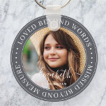 Chaveiro Memorial Amava Além Das Palavras Foto Chic Elegant<br><div class="desc">Este design simples e clássico é composto por tipografia serif e adiciona uma foto personalizada. "Amado além das palavras,  perdido além das medidas"</div>